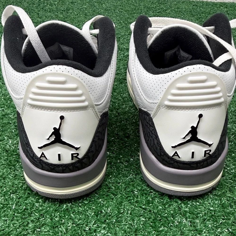 Air Jordan 3 Retro Cement Grey. Men’s size 9.5. Like new condition with OG Box - Picture 4 of 9